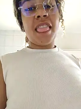 Snapshot of VitoriaFernandes chatting on 11-16-25, 06:02 VitoriaFernandes online show from 11-16-25, 06:02