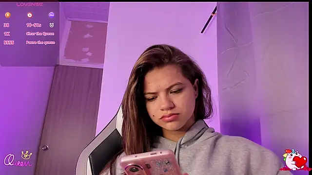 Snapshot of PaigeJayden chatting on 02-13-26, 12:12 PaigeJayden online show from 02-13-26, 12:12