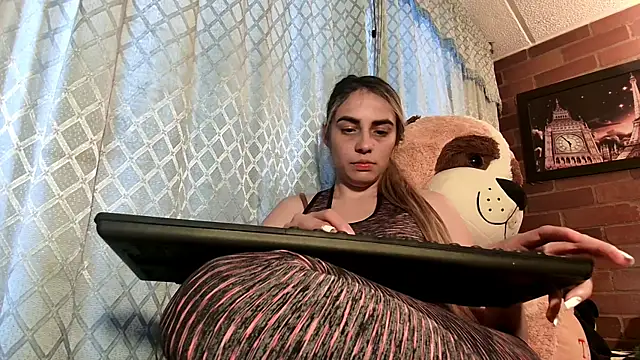 ValeriaLacrozee online show from 09-19-25, 07:14