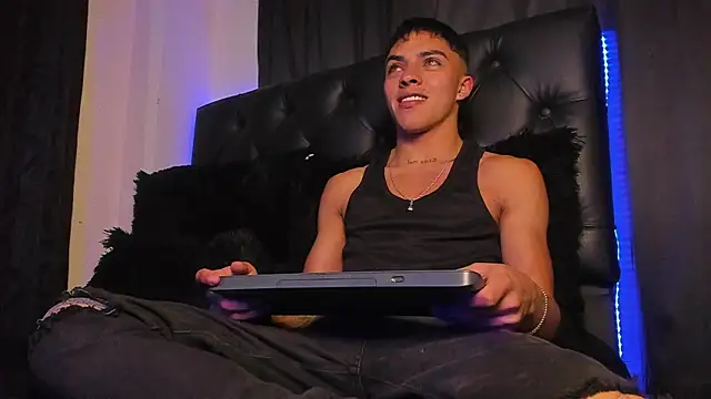 Snapshot of James1lee_ chatting on 12-24-24, 02:54 James1lee  online show from 12-24-24, 02:54