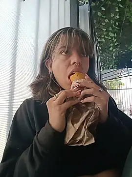 ivannabellini online show from 06-23-26, 01:42