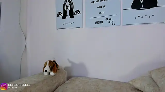 Snapshot of ElleGisellee chatting on 02-25-25, 01:17 ElleGisellee online show from 02-25-25, 01:17