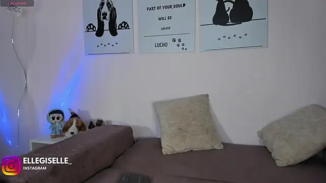 Snapshot of ElleGisellee chatting on 10-14-25, 02:23 ElleGisellee online show from 10-14-25, 02:23