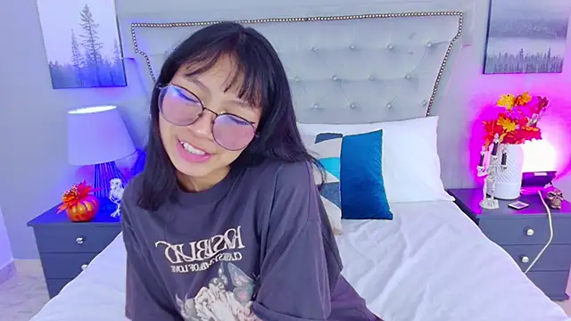 Yommi Winx online show from 10-24-25, 09:33