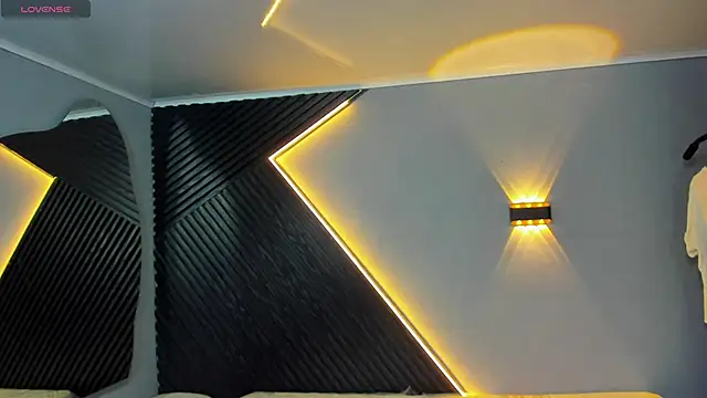 Laia and Aloby online show from 04-07-26, 10:09