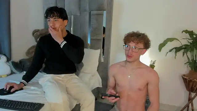 All3ssandr0 online show from 11-08-25, 01:39