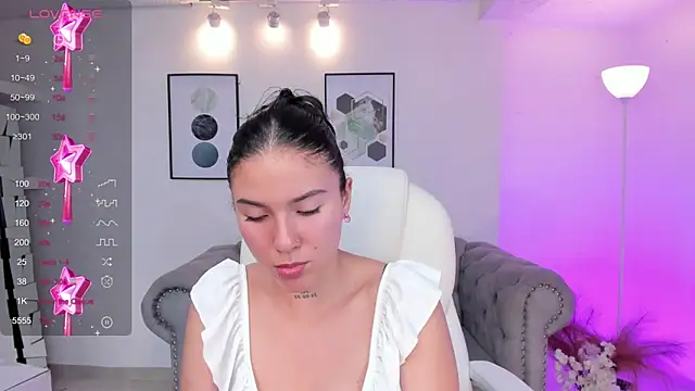 Snapshot of kendaall_jenner_ chatting on 12-21-24, 03:36 kendaall jenner  online show from 12-21-24, 03:36