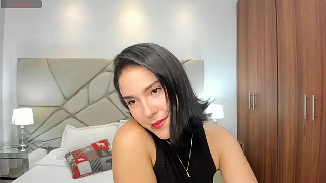 Snapshot of kendaall_jenner_ chatting on 12-31-24, 04:49 kendaall jenner  online show from 12-31-24, 04:49