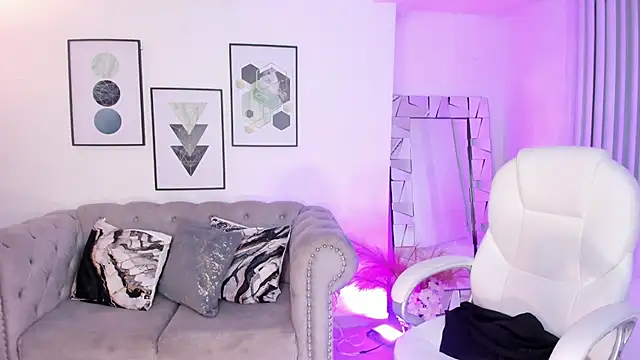 Snapshot of kendaall_jenner_ chatting on 01-17-25, 07:30 kendaall jenner  online show from 01-17-25, 07:30