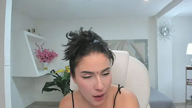 Snapshot of kendaall_jenner_ chatting on 02-01-25, 07:36 kendaall jenner  online show from 02-01-25, 07:36