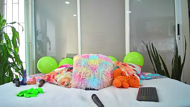 oriana thomson2 online show from 03-05-25, 06:23