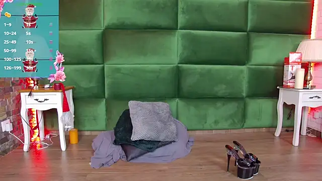 Snapshot of SelenSummer chatting on 12-17-25, 08:04 SelenSummer online show from 12-17-25, 08:04