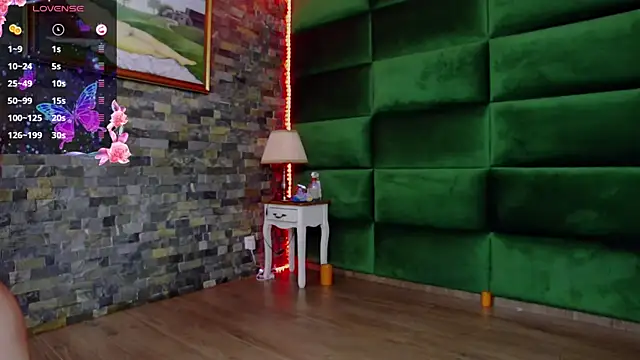 Snapshot of SelenSummer chatting on 01-12-26, 08:03 SelenSummer online show from 01-12-26, 08:03