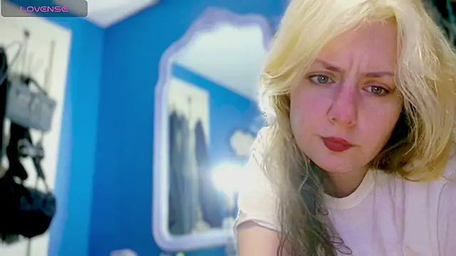 Snapshot of SkarlettRose96 chatting on 11-18-25, 12:20 SkarlettRose96 online show from 11-18-25, 12:20