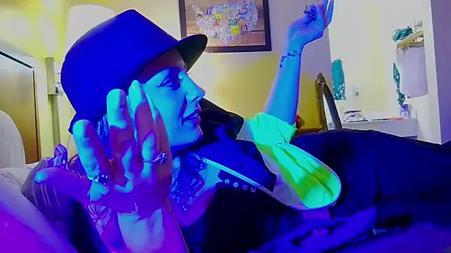 Snapshot of SkarlettRose96 chatting on 03-08-26, 05:33 SkarlettRose96 online show from 03-08-26, 05:33