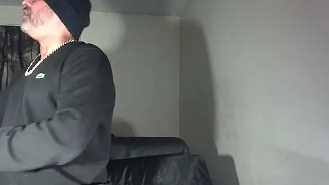 Snapshot of RickStone51 chatting on 12-21-25, 04:52 RickStone51 online show from 12-21-25, 04:52