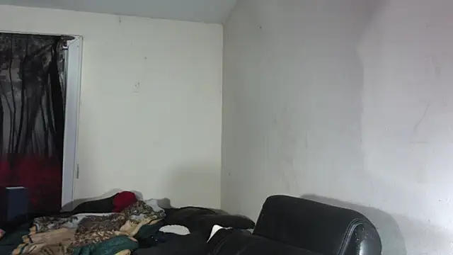 Snapshot of RickStone51 chatting on 12-22-25, 05:48 RickStone51 online show from 12-22-25, 05:48