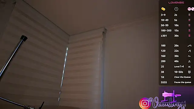 venusleroy  online show from 11-15-25, 09:54