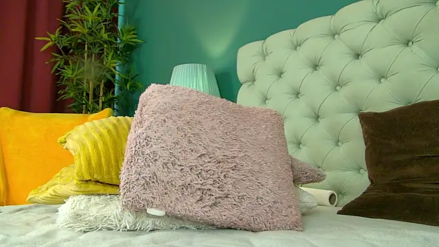 Snapshot of Foxxxy_MILF chatting on 03-09-25, 08:18 Foxxxy MILF online show from 03-09-25, 08:18