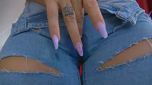 Snapshot of Foxxxy_MILF chatting on 11-14-25, 05:06 Foxxxy MILF online show from 11-14-25, 05:06