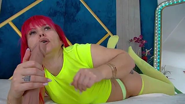 Foxxxy MILF online show from 01-18-26, 05:11