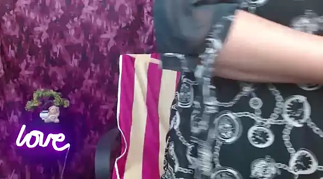 Snapshot of Naughty_Ayesha1 chatting on 12-28-24, 03:47 Naughty Ayesha1 online show from 12-28-24, 03:47