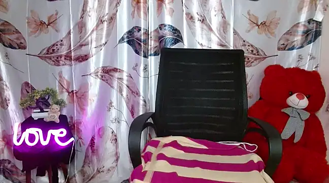 Snapshot of Naughty_Ayesha1 chatting on 01-04-25, 03:29 Naughty Ayesha1 online show from 01-04-25, 03:29