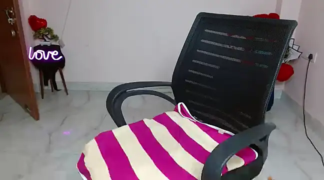 Snapshot of Naughty_Ayesha1 chatting on 02-13-25, 07:24 Naughty Ayesha1 online show from 02-13-25, 07:24