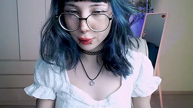 Snapshot of MoriHorri chatting on 12-19-24, 01:39 MoriHorri online show from 12-19-24, 01:39