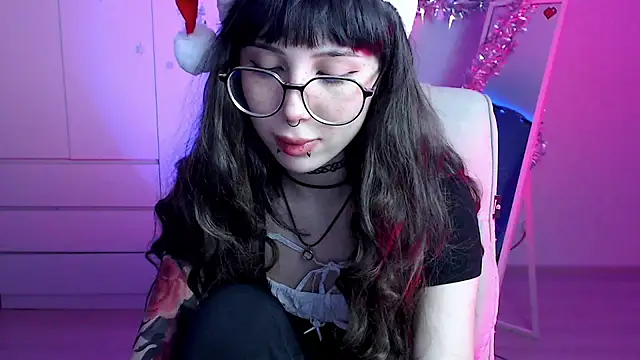 Snapshot of MoriHorri chatting on 12-28-24, 01:08 MoriHorri online show from 12-28-24, 01:08