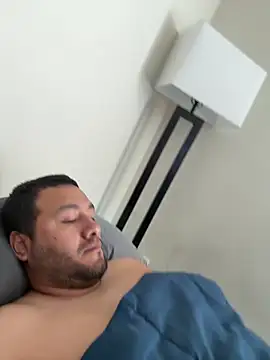 Snapshot of elamante03 chatting on 03-10-25, 01:10 elamante03 online show from 03-10-25, 01:10