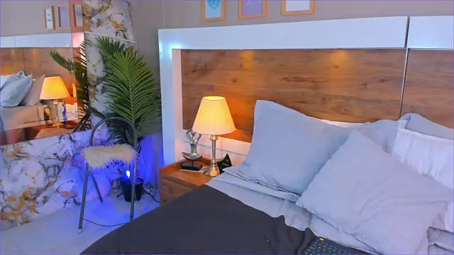 Snapshot of EmaBakker chatting on 01-05-26, 05:27 EmaBakker online show from 01-05-26, 05:27