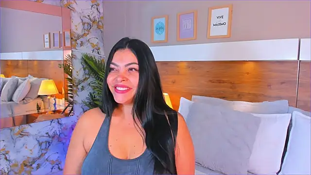 Snapshot of EmaBakker chatting on 01-11-26, 11:26 EmaBakker online show from 01-11-26, 11:26