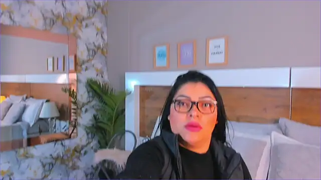 Snapshot of EmaBakker chatting on 01-15-26, 11:15 EmaBakker online show from 01-15-26, 11:15