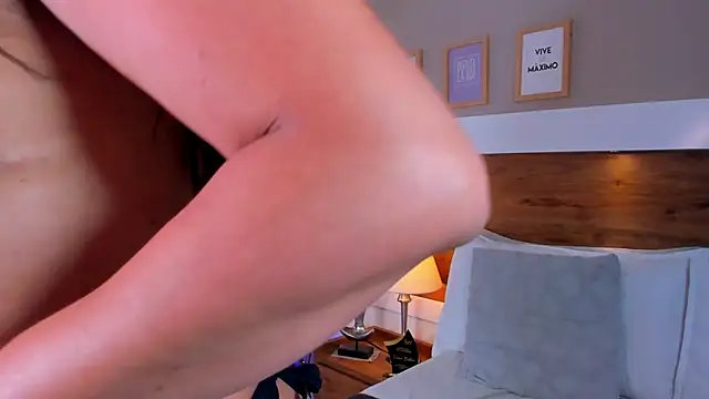 Snapshot of EmaBakker chatting on 02-10-26, 06:50 EmaBakker online show from 02-10-26, 06:50