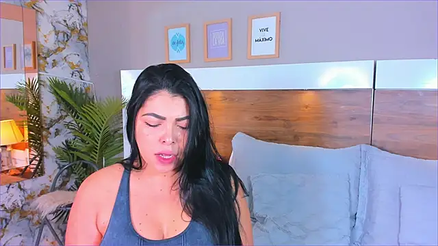 Snapshot of EmaBakker chatting on 02-16-26, 09:38 EmaBakker online show from 02-16-26, 09:38