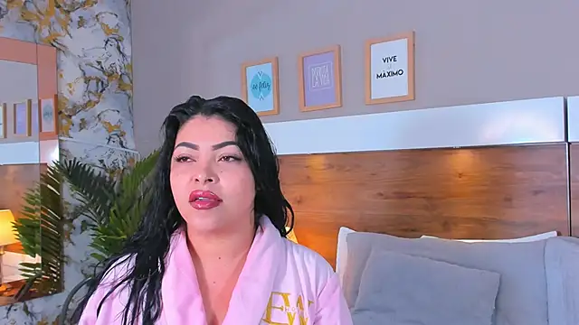 Snapshot of EmaBakker chatting on 02-22-26, 08:57 EmaBakker online show from 02-22-26, 08:57