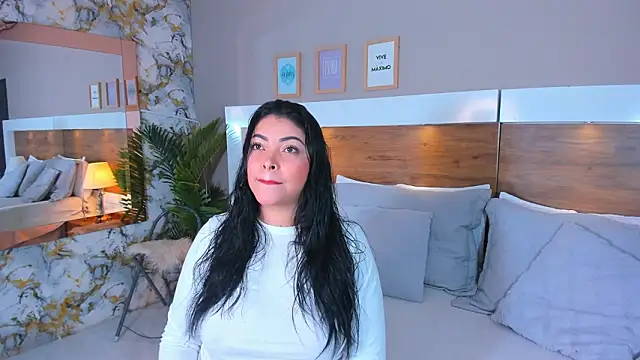 Snapshot of EmaBakker chatting on 02-25-26, 10:47 EmaBakker online show from 02-25-26, 10:47