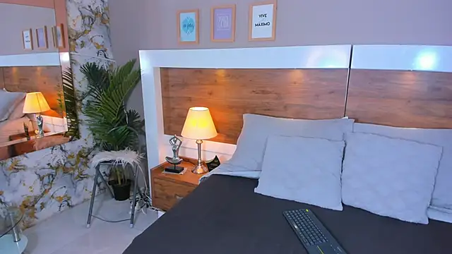 Snapshot of EmaBakker chatting on 03-02-26, 10:55 EmaBakker online show from 03-02-26, 10:55