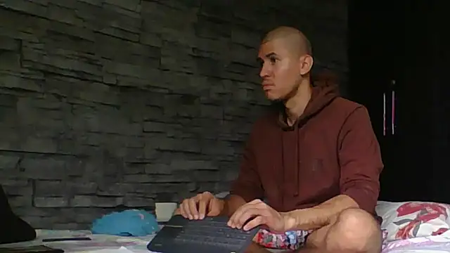 Snapshot of Sexylatin64 chatting on 02-08-26, 02:31 Sexylatin64 online show from 02-08-26, 02:31