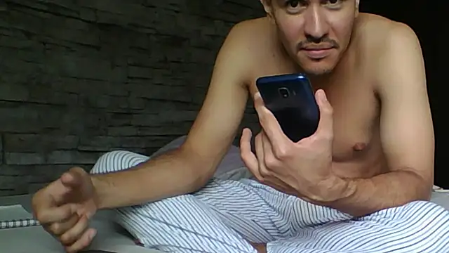 Snapshot of Sexylatin64 chatting on 04-15-26, 03:52 Sexylatin64 online show from 04-15-26, 03:52