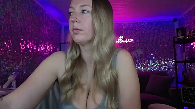 lucyallen4201 online show from 04-15-26, 10:22