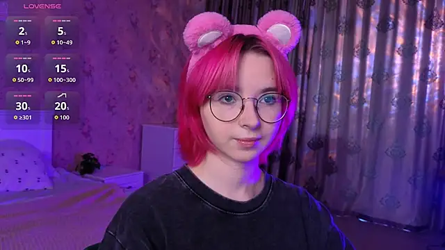 Snapshot of Nora_Failure chatting on 09-13-25, 10:04 Nora Failure online show from 09-13-25, 10:04