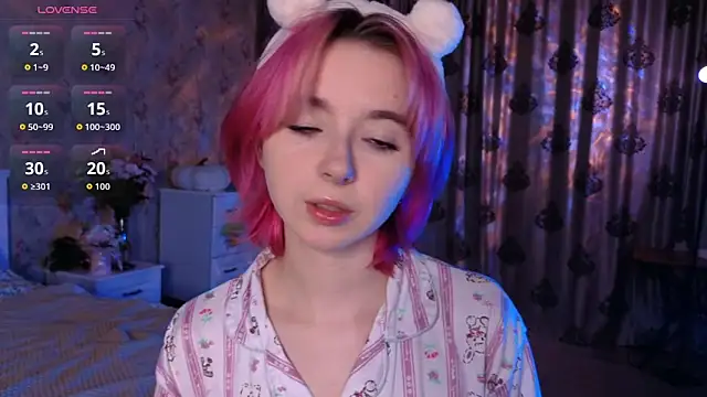 Snapshot of Nora_Failure chatting on 10-02-25, 01:07 Nora Failure online show from 10-02-25, 01:07