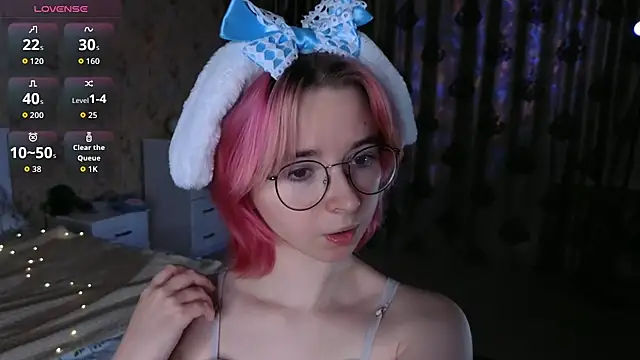 Snapshot of Nora_Failure chatting on 10-11-25, 12:04 Nora Failure online show from 10-11-25, 12:04