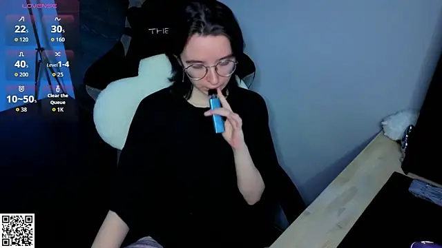 Snapshot of Nora_Failure chatting on 06-18-26, 10:47 Nora Failure online show from 06-18-26, 10:47