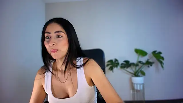 Snapshot of auroracaruso11 chatting on 02-19-26, 04:25 auroracaruso11 online show from 02-19-26, 04:25