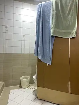 Layla-daloua online show from 12-18-25, 11:22