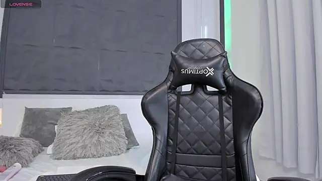 SaraGomez1 online show from 02-07-25, 04:14