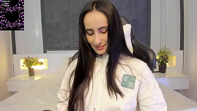 SaraGomez1 online show from 12-21-25, 12:45